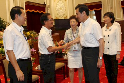 Le Chef de l’Etat assure du soutien du gouvernement auprès des entrepreneurs taiwanais au Vietnam