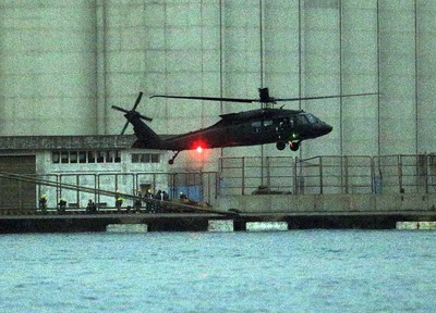 Les premiers hélicoptères américains de type UH-60 sont livrés à Taiwan