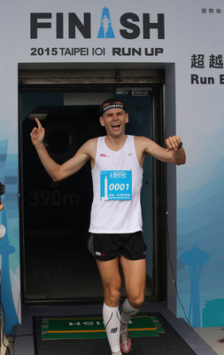 Un coureur polonais remporte le défi de la tour 101 de Taipei