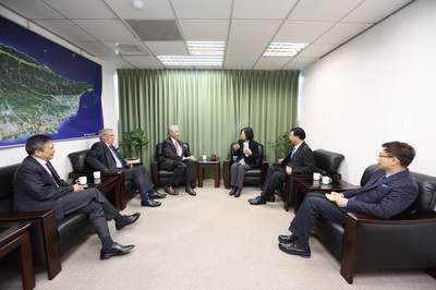 Tsai Ing-wen rencontre le sous-secrétaire d’Etat américain William Burns