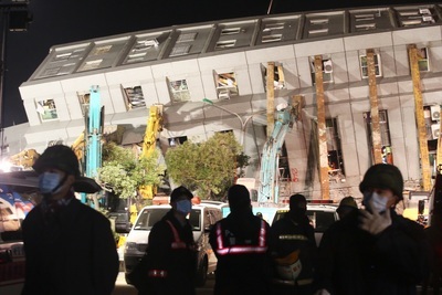 Probablement 124 personnes sont encore sous les décombres