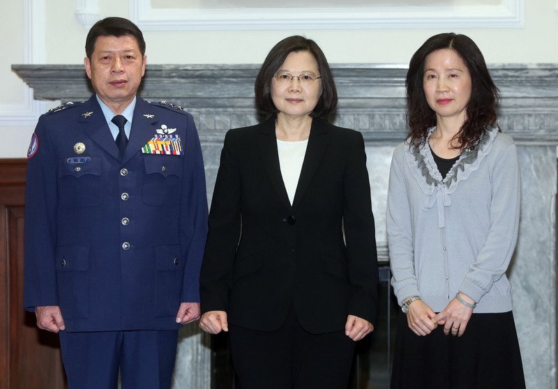 La Présidente Tsai Ing-wen confie deux missions au nouveau commandant de l’armée de l’air