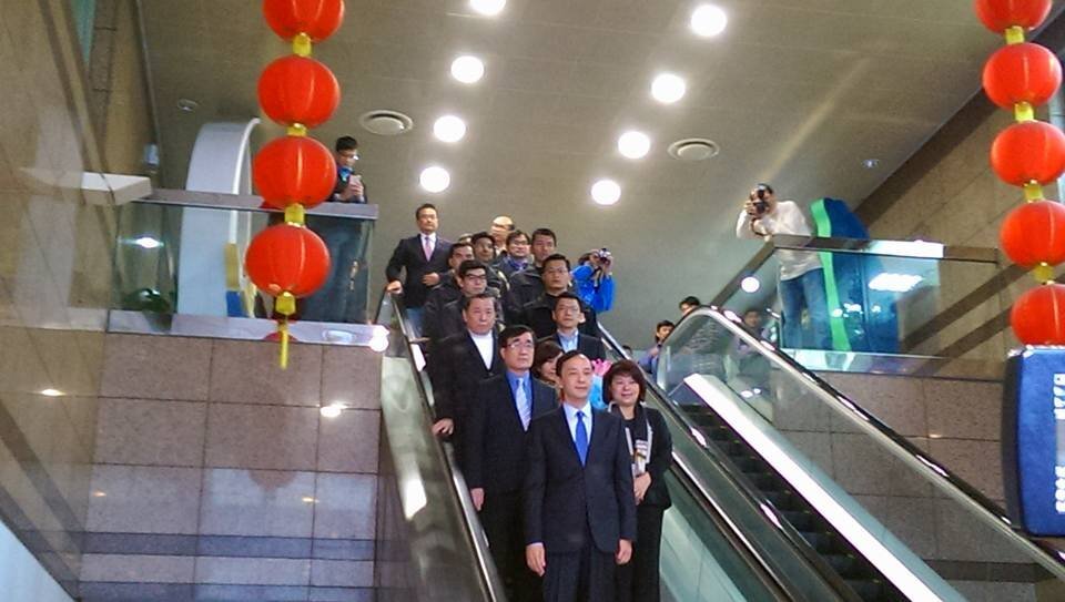 Eric Chu présente sa démission officielle devant le comité central permanent du KMT