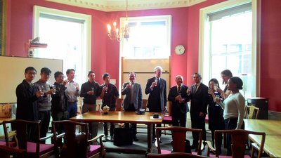 Le ministère de l’éducation signe un partenariat avec l’Université britannique Cambridge