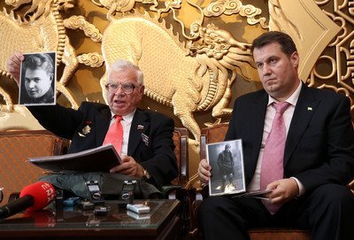 Les descendants des deux anciens pilotes de l’URSS s’expriment devant les médias