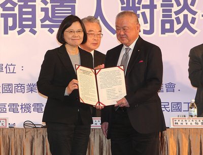 Tsai Ing-wen réitère vouloir maintenir le statu-quo