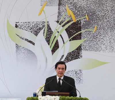 Un Cocktail molotov lancé au siège du Kuomintang