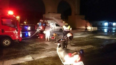 Un homme s'immole par le feu en face du mémorial Tchang Kai-chek