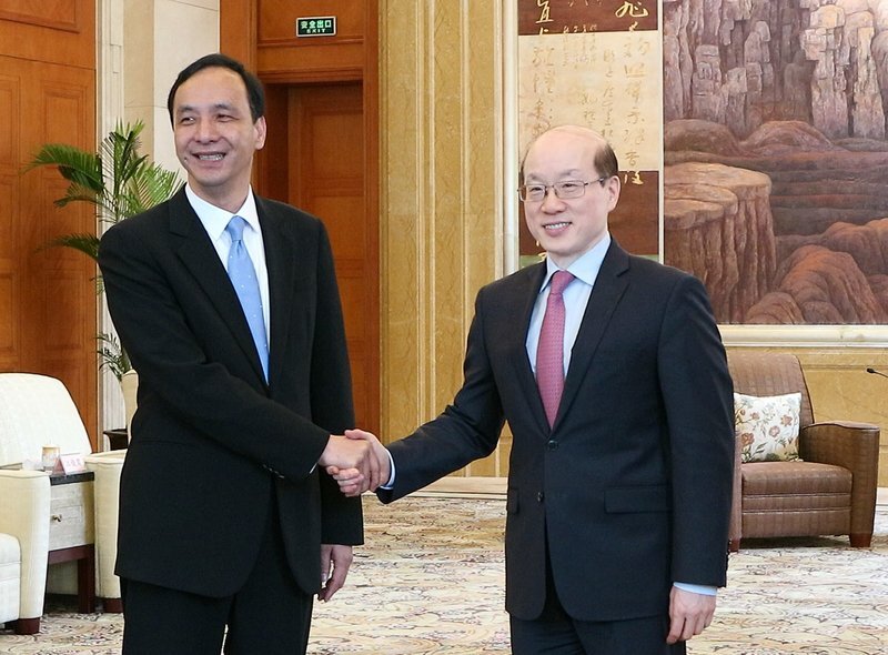 Le maire du Nouveau Taipei devra soumettre un rapport au gouvernement à son retour de Shanghai