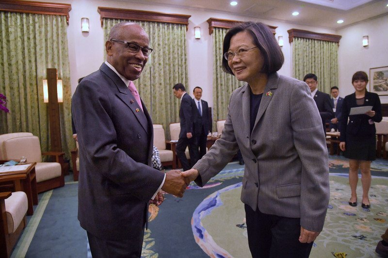 Rencontre entre la présidente et le ministre des affaires étrangères de Saint-Vincent-et-les-Grenadines