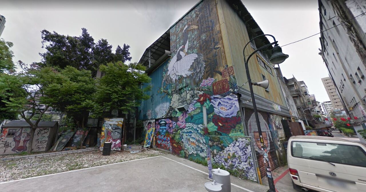 Murs tagués du parc du cinéma de Taipei. Image Google Street view