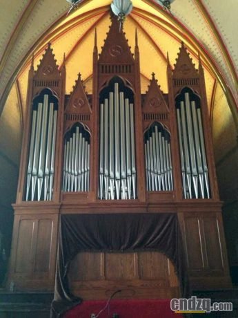 Vieux orgues de l'église du St Sauveur de Pékin (source: China Electronic Keybord Information Network)
