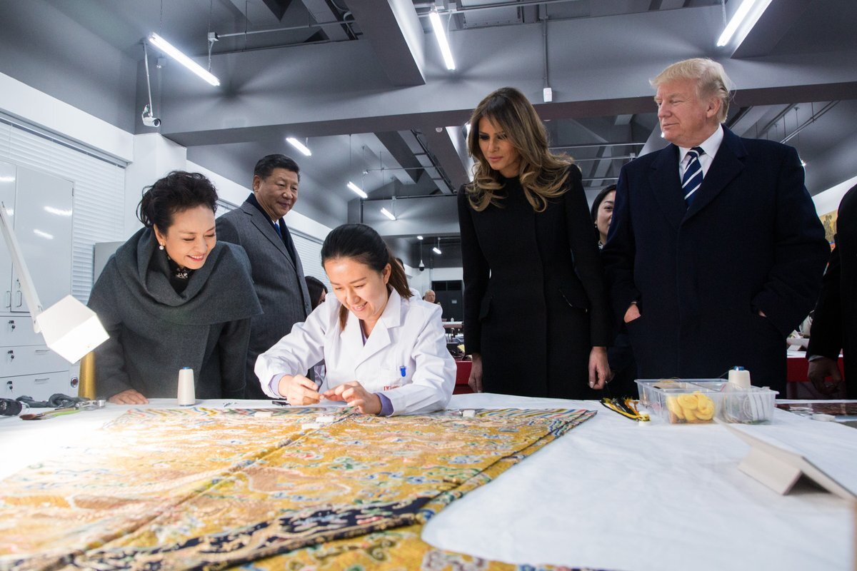Les deux couples présidentiels lors de la visite du président américain en Chine. Image Wikimedia Commons
