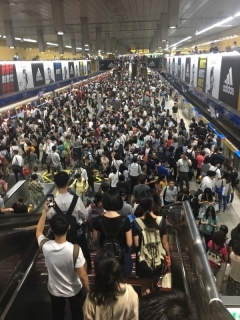 Le métro de Taipei bondé comme au Réveillon à cause du typhon