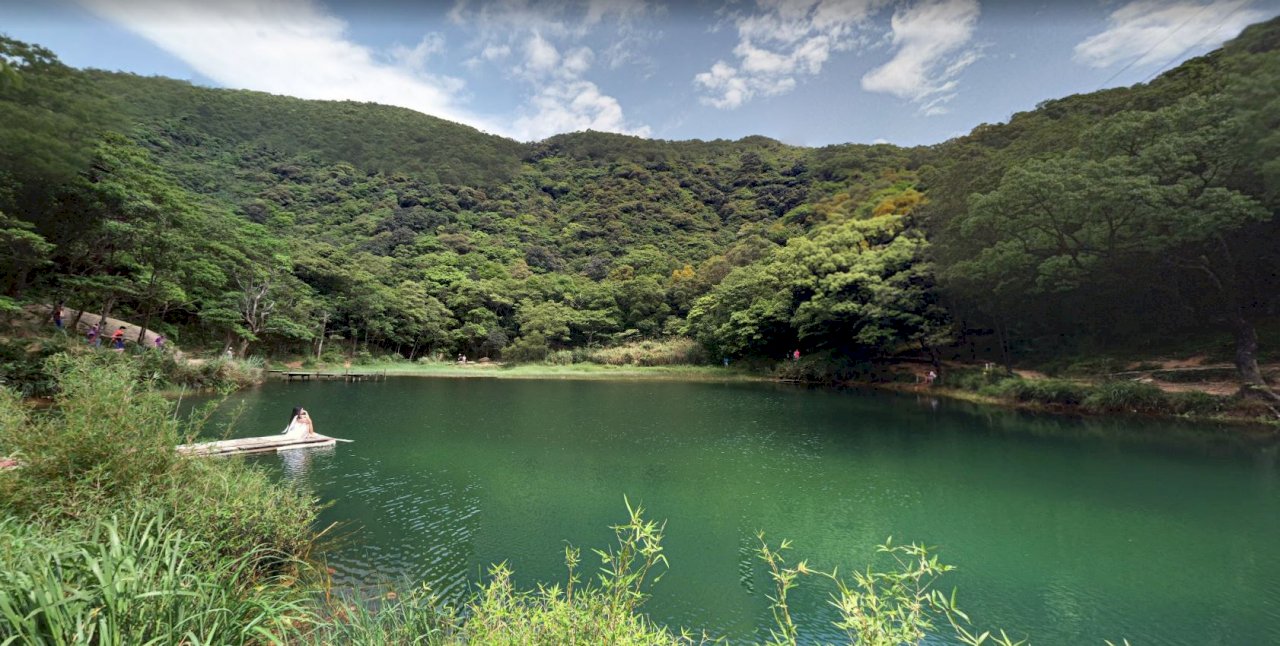 Le flâneur au lac du rêve et sur la montagne Xinshan