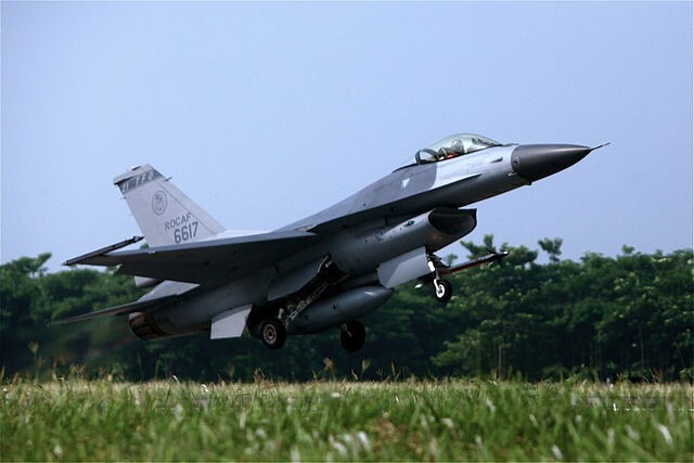 Taiwan perd le contact avec un F-16 au large du comté de Chiayi