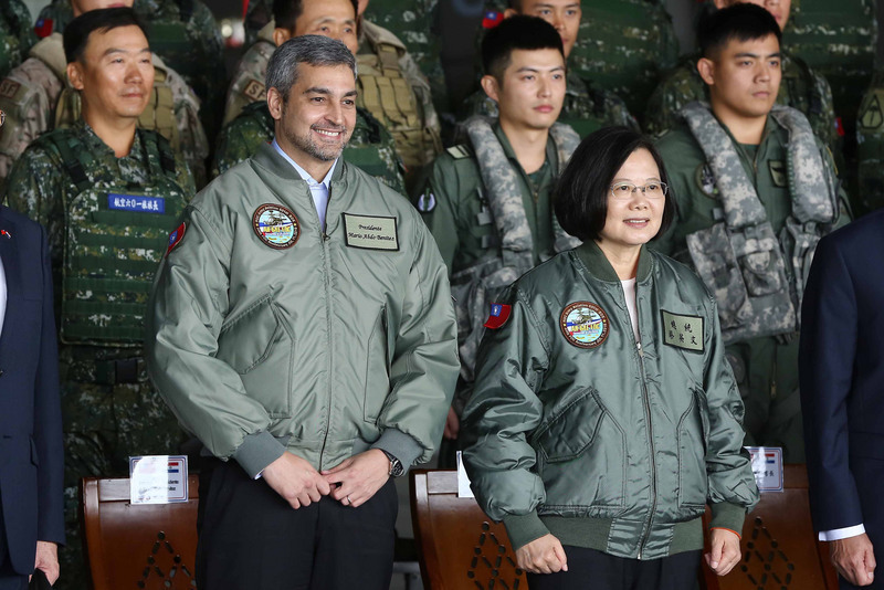 Tsai Ing-wen invite le président du Paraguay à suivre les exercices militaires orchestrés par la Défense