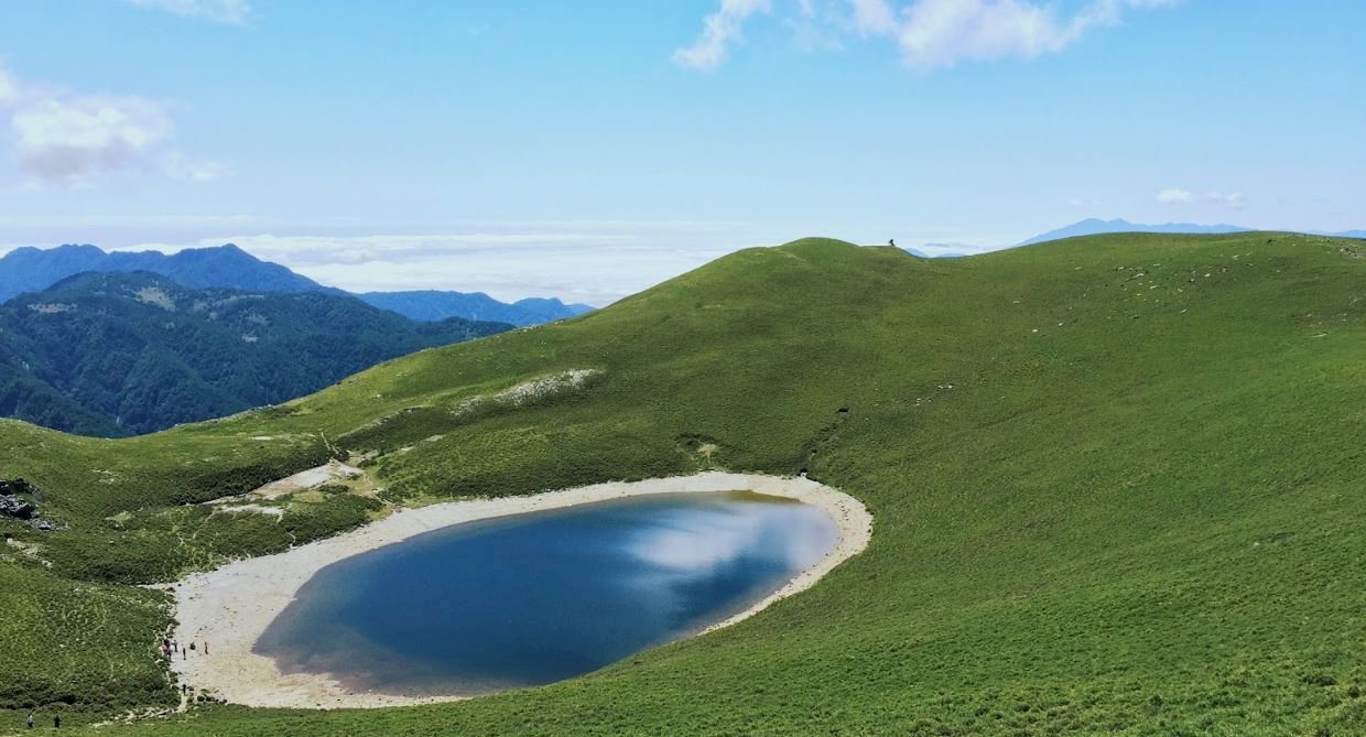 Le flâneur au lac du météore