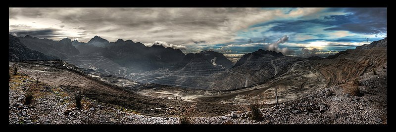 Vue panoramique de la mine de Grasberg dans la province de Papouasie occidentale en Indonésie (Image : Flickr - Richard Jones)