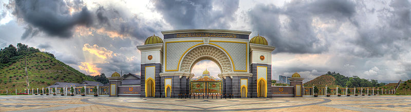 Porte principale du palais national de Malaisie en 2012 (Image : Flickr - Ahmad Rithauddin)