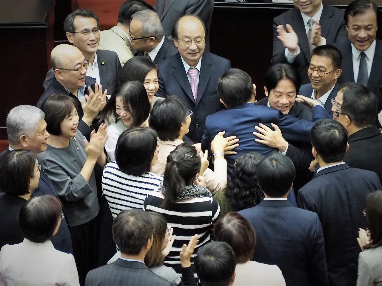 Le premier ministre annonce sa démission après le vote du budget 2019