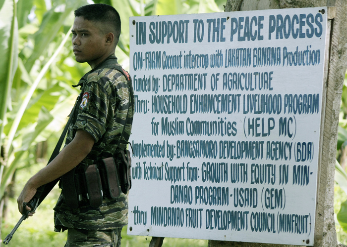 Un combattant du Front Moro Islamique de Libération (MILF) à Darapanan (Sultan Kudarat) au sud des Philippines le 19 février 2008 (Image : Flickr - Mark Navales) 