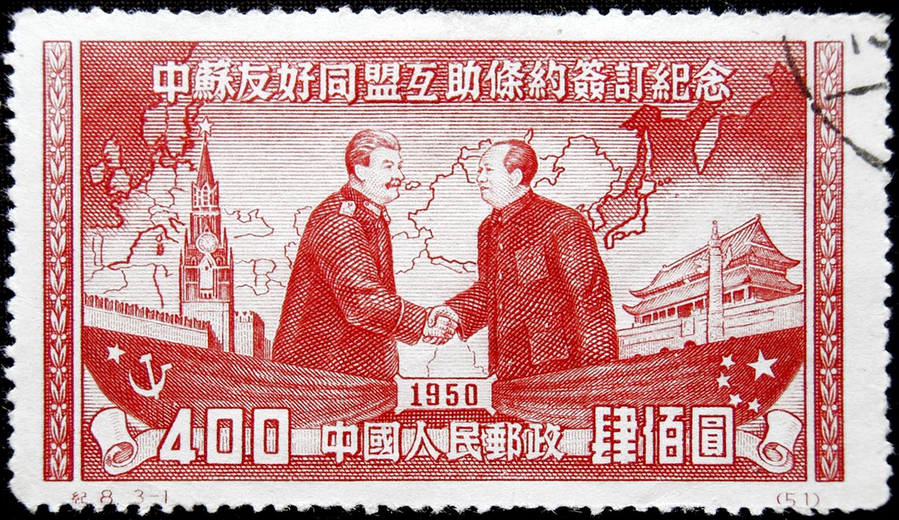 Timbre chinois représentant la signature du Pacte sino-soviétique en 1950 (image Wikimedia Commons)