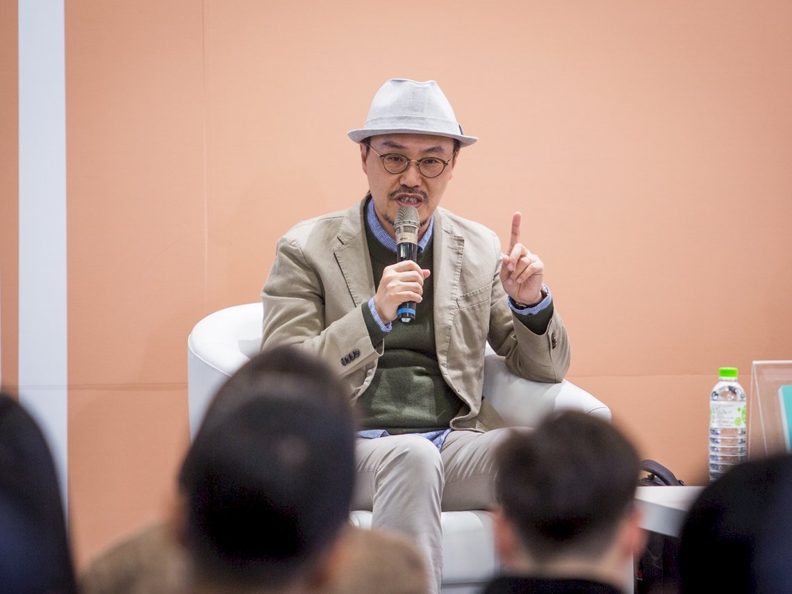 Dung Kai-cheung (董啟章) lors d'un Salon du livre de Taipei (image CNA)
