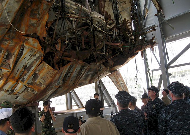 Epave de la Corvette suite à l'Incident du Baengnyeong (image U.S. Navy)