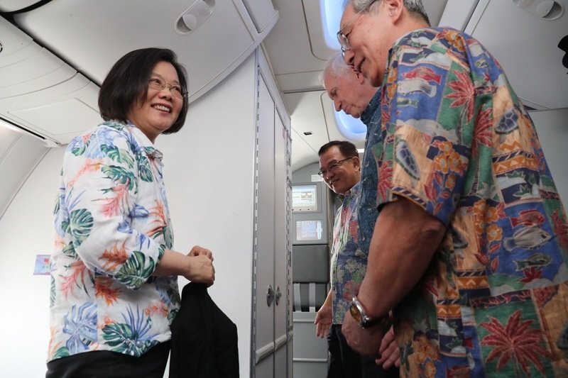 Tsai Ing-wen est accueillie à Hawaii par le président de l’AIT