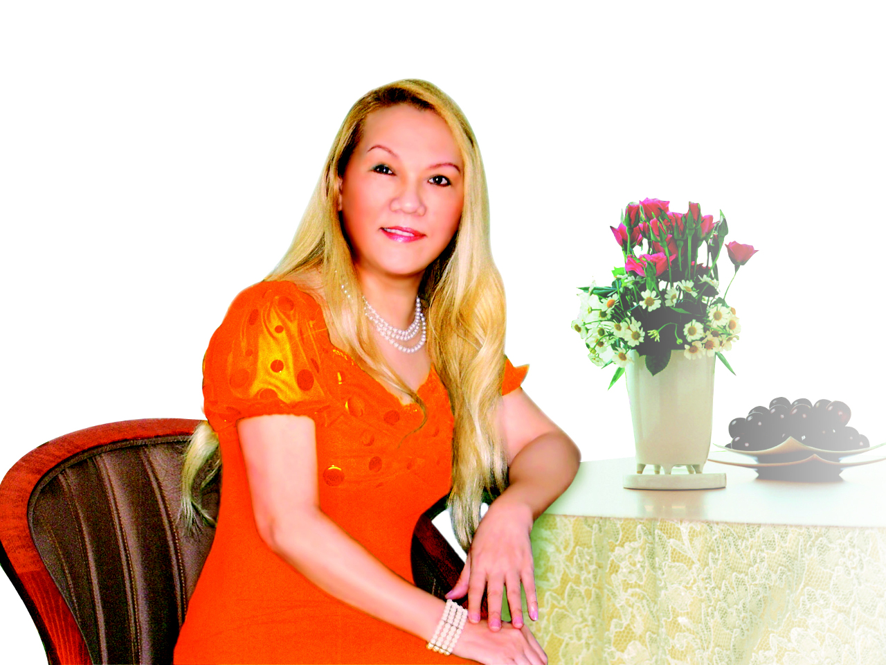 Ching Hai, qui se fait également appeler « maître suprême » (無上師 en chinois), sur une photo datée de 2009 (Image : Wikimedia Commons - Press Kit Picture drawn from www.godsdirectcontact.org)