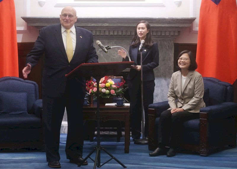 Richard Armitage rencontre la présidente Tsai Ing-wen