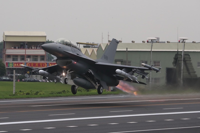 Taiwan remercie Trump d’avoir approuvé la vente des F-16V