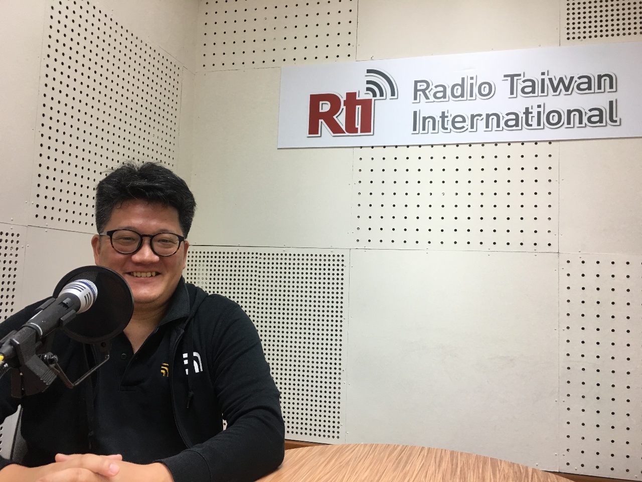 Philippe Tzou présente le Hacking House dans l'émission Graine de Business (photo RTI)