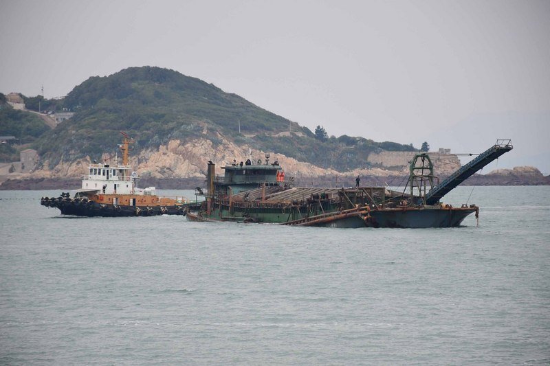 De nombreux navires sabliers chinois opèrent dans les eaux taiwanaises