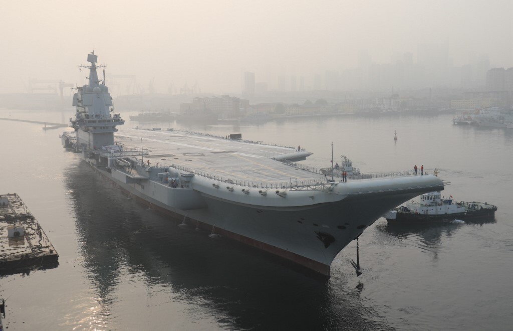 Un porte-avions chinois traverse le détroit de Taiwan