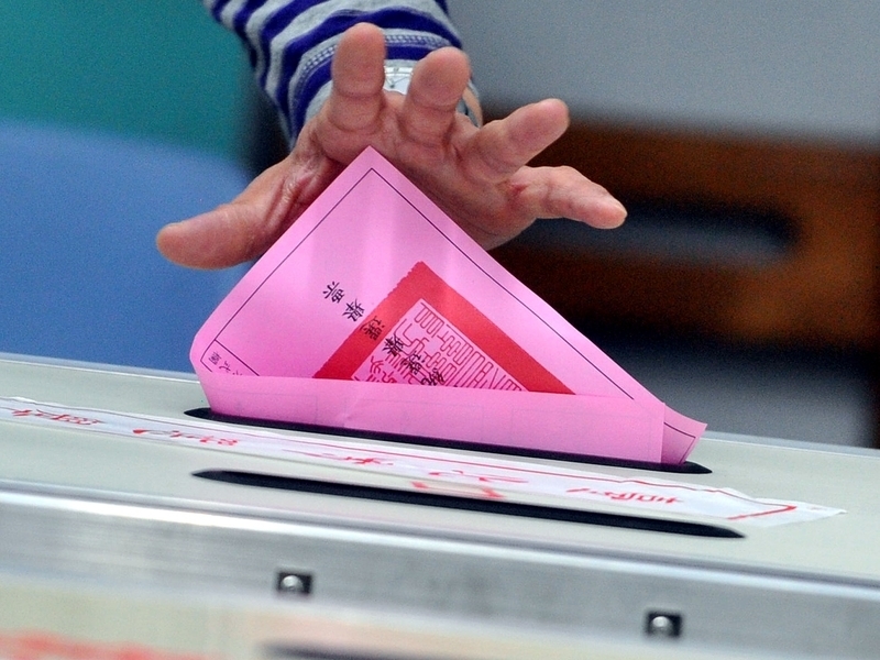 Mandat d’arrêt lancé contre le président d’un parti pro-Pékin accusé de corruption