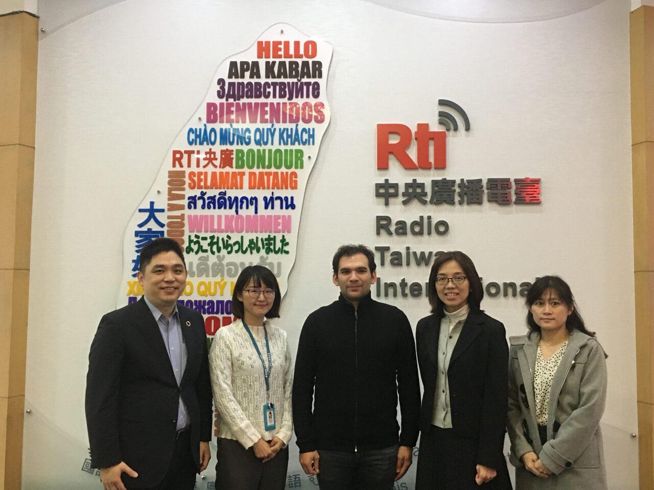 etty Hu et ses assistantes et David Kuo à Radio Taiwan International (Photo RTI)