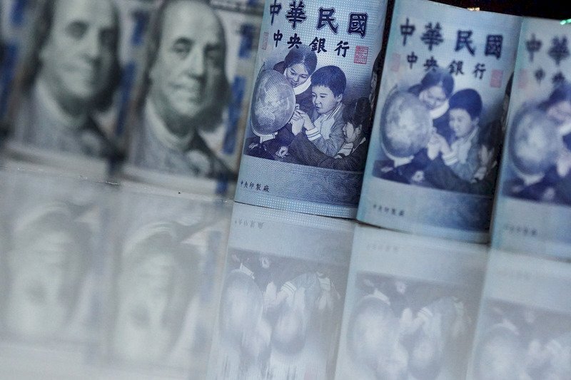 Le dollar taiwanais reste fort face au billet vert