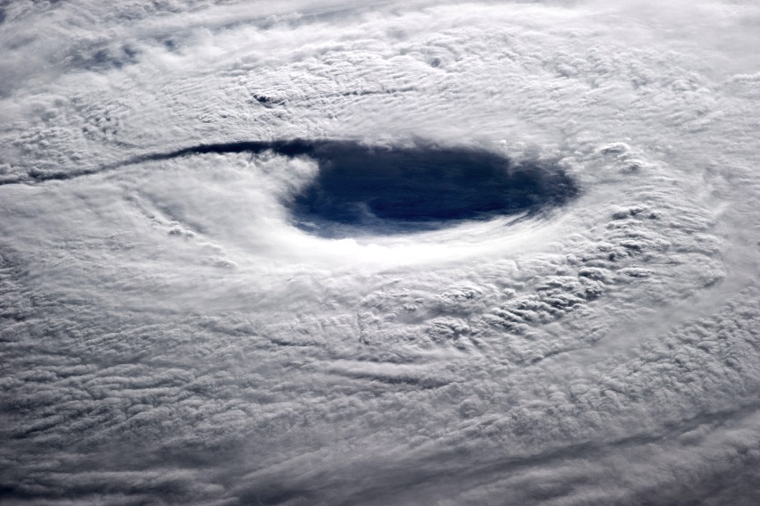 Dans l’œil d'un typhon (source image Wikipedia)