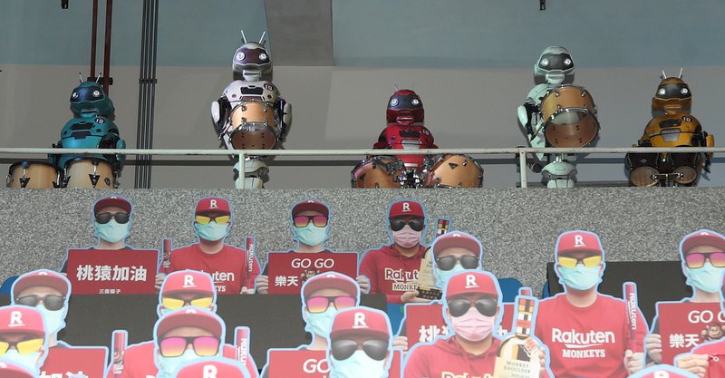 Robot musicien lors d'un match de baseball : CNA