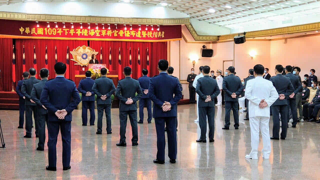 La présidente demande à l’armée de rester en alerte face au harcèlement de l’armée chinoise