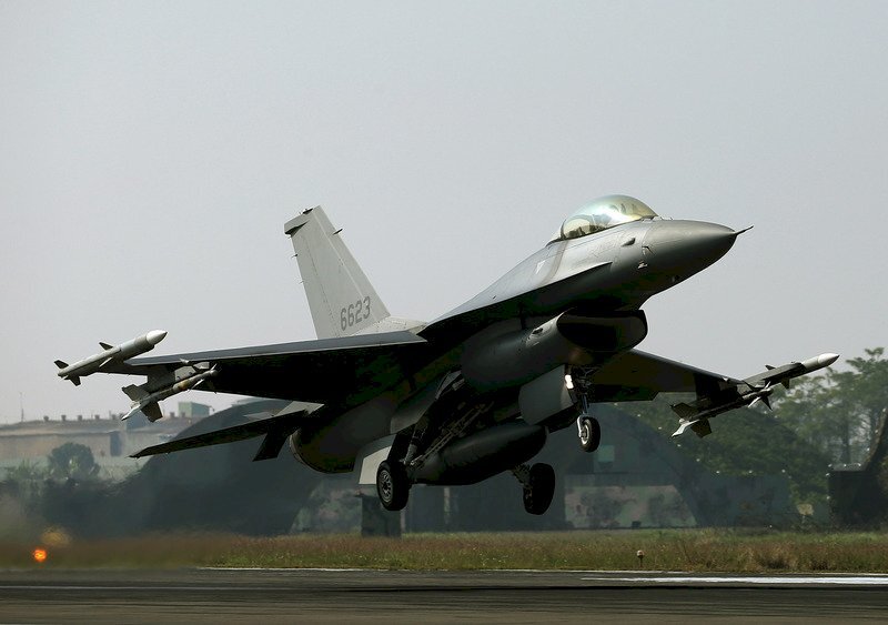 Un F-16 a disparu des radars ce soir au large de l'aéroport de Hualien