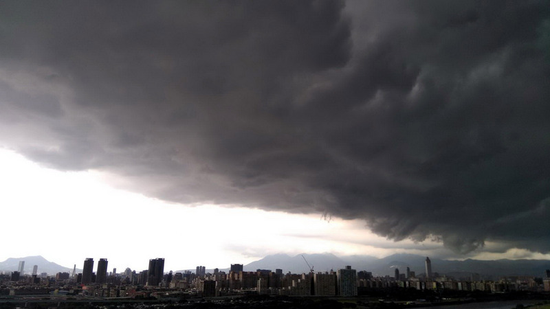 Alerte aux pluies diluviennes pour 17 comtés et villes
