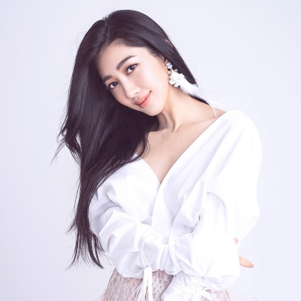 Serena Wang (王晴, compte FB de la chanteuse)