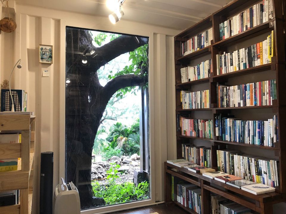Première librairie indépendante sur l’île des orchidées