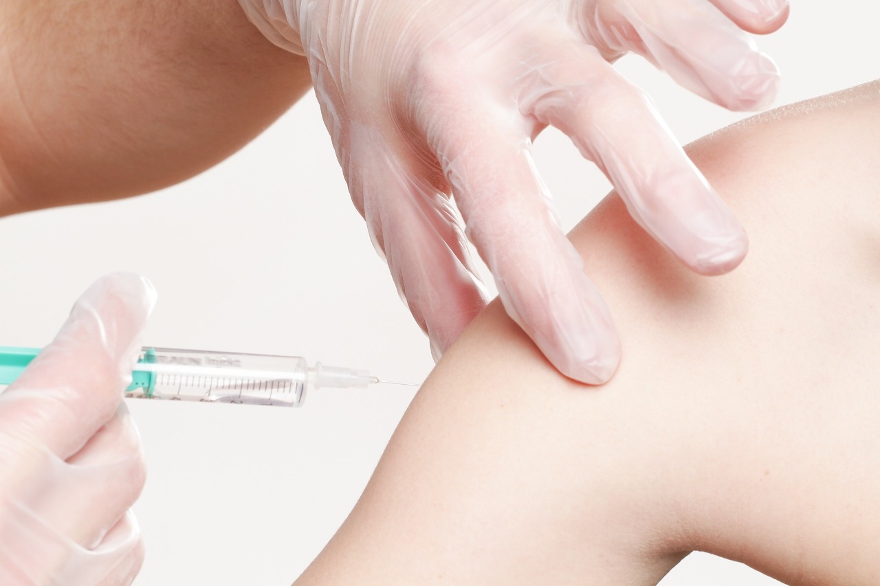 Covid-19 : premier cas local d’infection post-vaccination