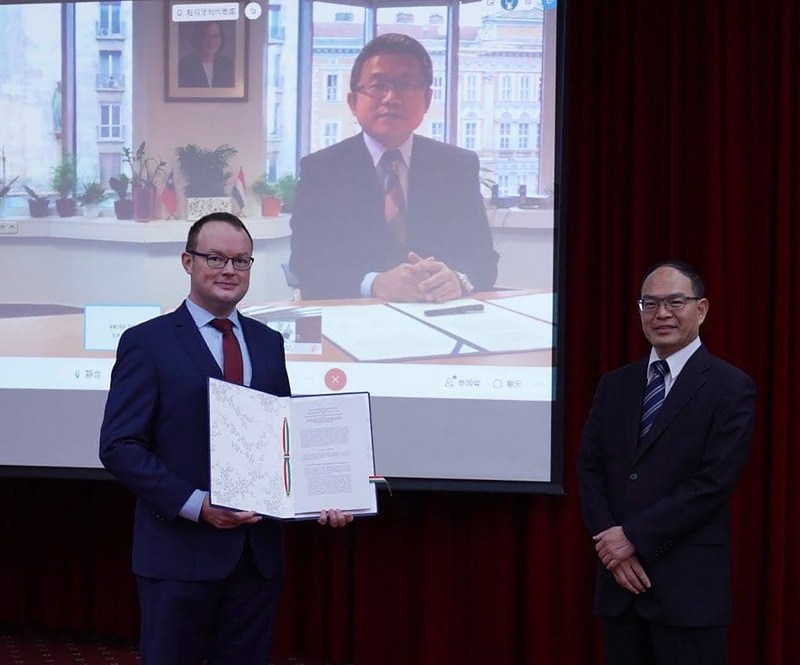 Taiwan et la Hongrie signent un protocole d’entente sur un programme de bourse d'études