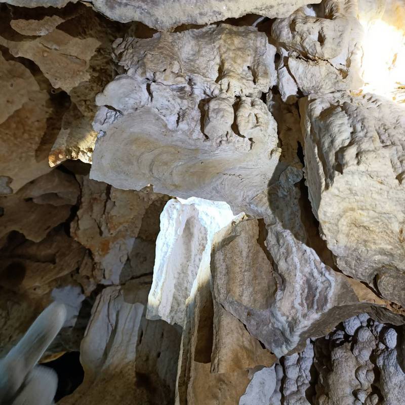 Kenting déplore ses stalactites découpées et volées