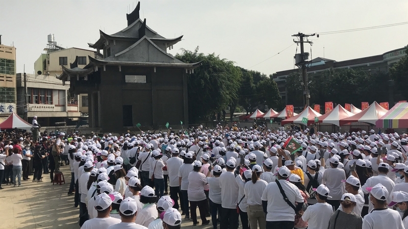 Plus de 1000 personnes pour déplacer un temple à Pingtung